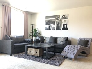 TV, fireplace, DVD player, foosball - *NEW LISTING* LUXURIOUS and SPACIOUS Family friendly home w/ BRAND NEW HOT TUB** (Hollister)