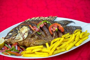 Restaurant - Royal Lake View Gardens (Kampala)