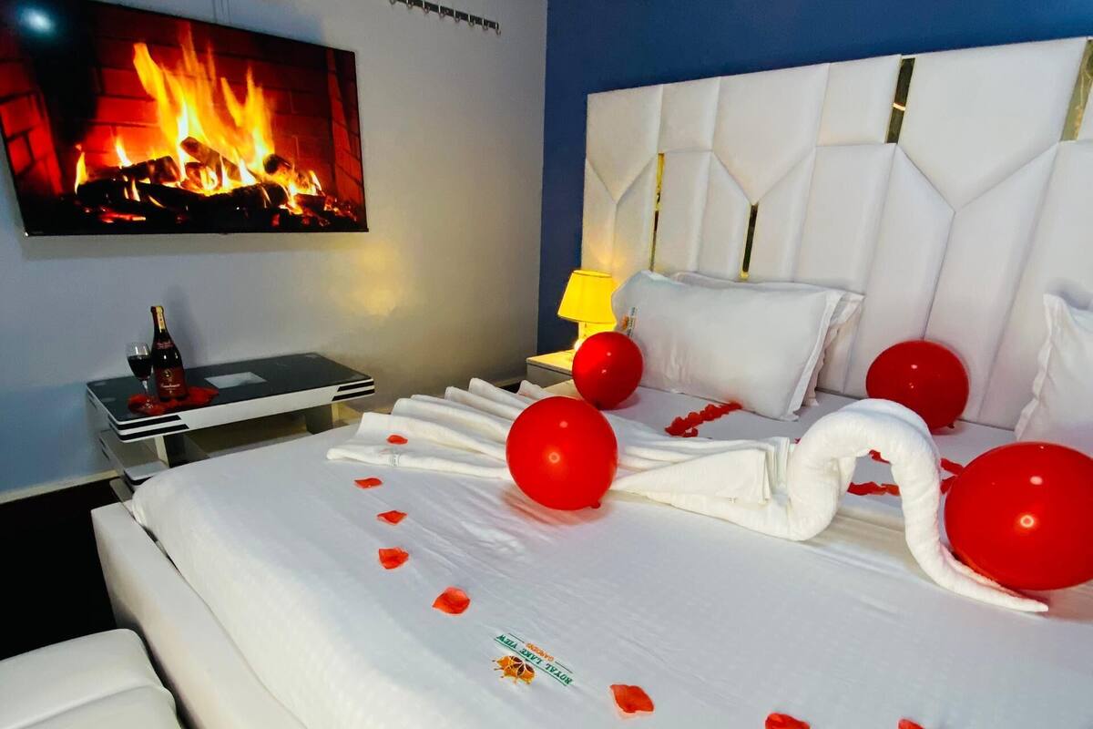 奢華雙人房, 1 張標準雙人床 | 遮光窗簾/窗簾、熨斗/熨衫板、免費 Wi-Fi、床單