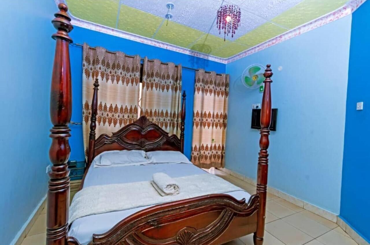 Cortinas opacas, tabla de planchar con plancha, wifi gratis