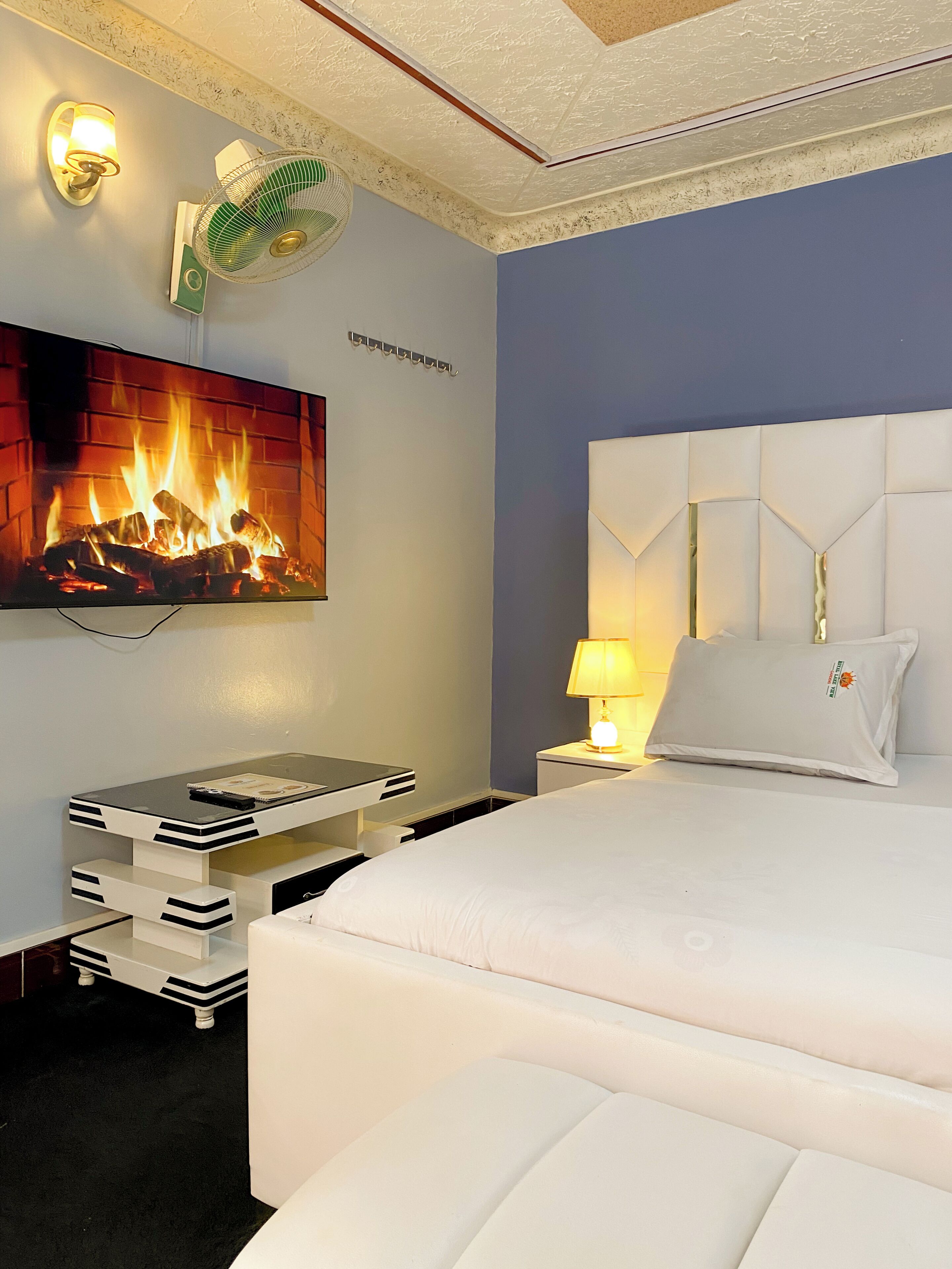 奢华双人房, 1 张双人床 | 遮光窗帘、熨斗/熨板、免费 WiFi、床单