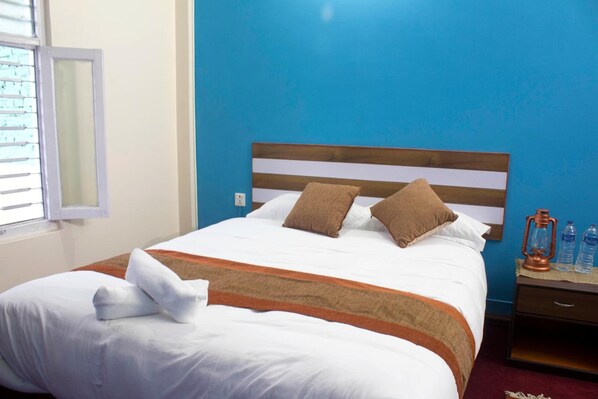 Desk, laptop workspace, free WiFi