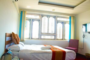 Desk, laptop workspace, free WiFi - Chhen Bed & Breakfast (Gorkha)