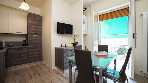 Appartement, 3 slaapkamers | Dineren op de kamer