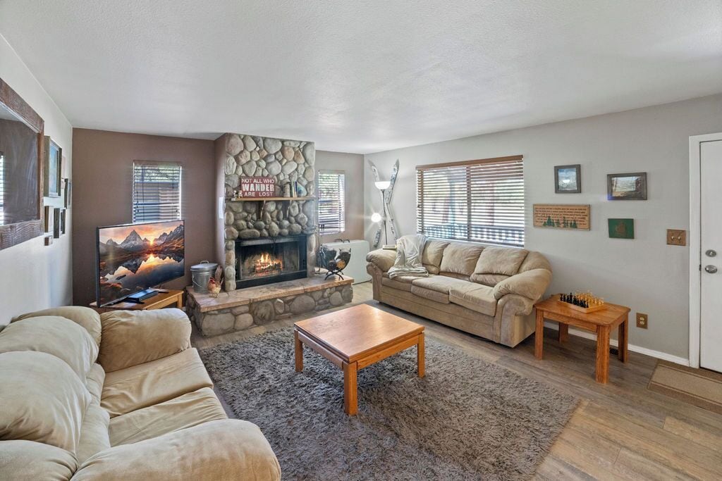 Smart TV, fireplace, DVD player, books