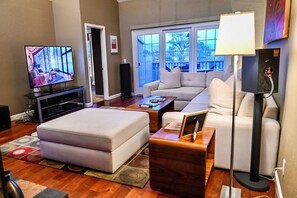 Smart-TV, DVD-Player, Stereoanlage