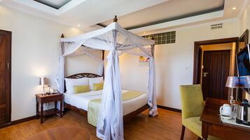 In-room safe, individually decorated, desk, blackout drapes