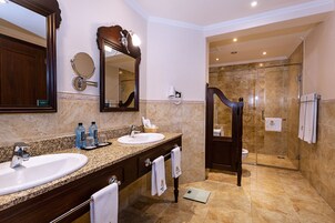 特色套房 | 浴室 | 免费洗浴用品、吹风机、拖鞋、毛巾