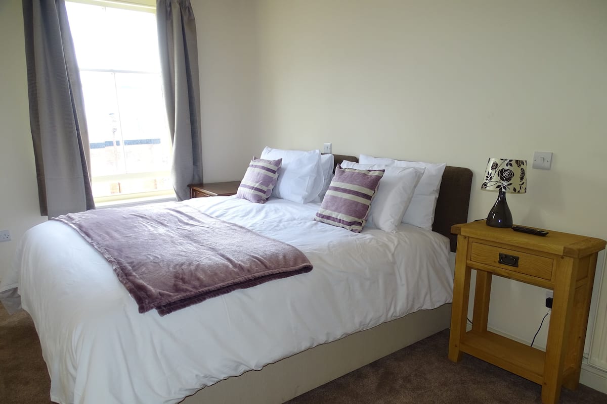 Standard Twin/Double with En-Suite Shower