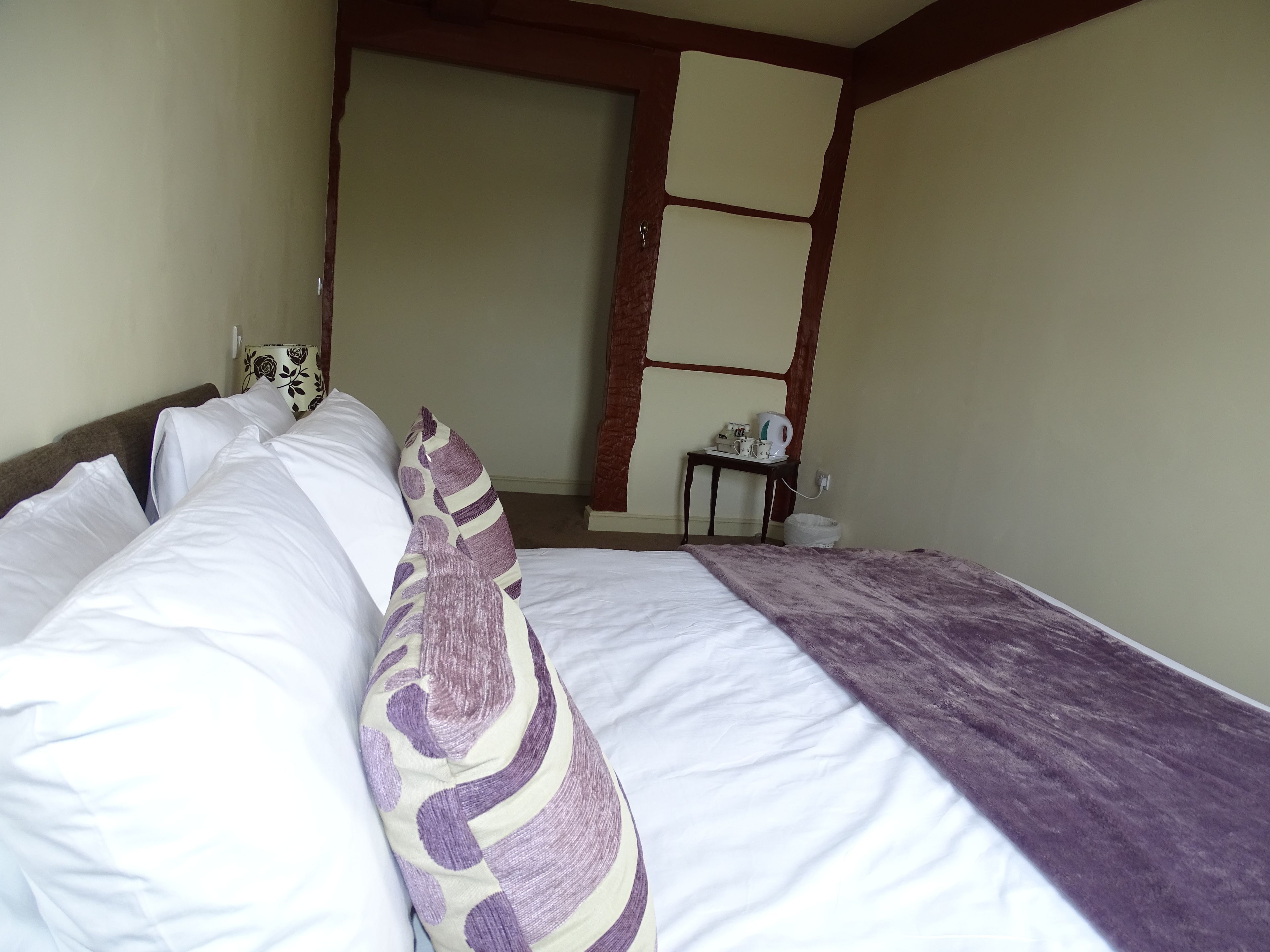 standard twin/double with en-suite shower | iron/ironing board, free wifi, bed sheets