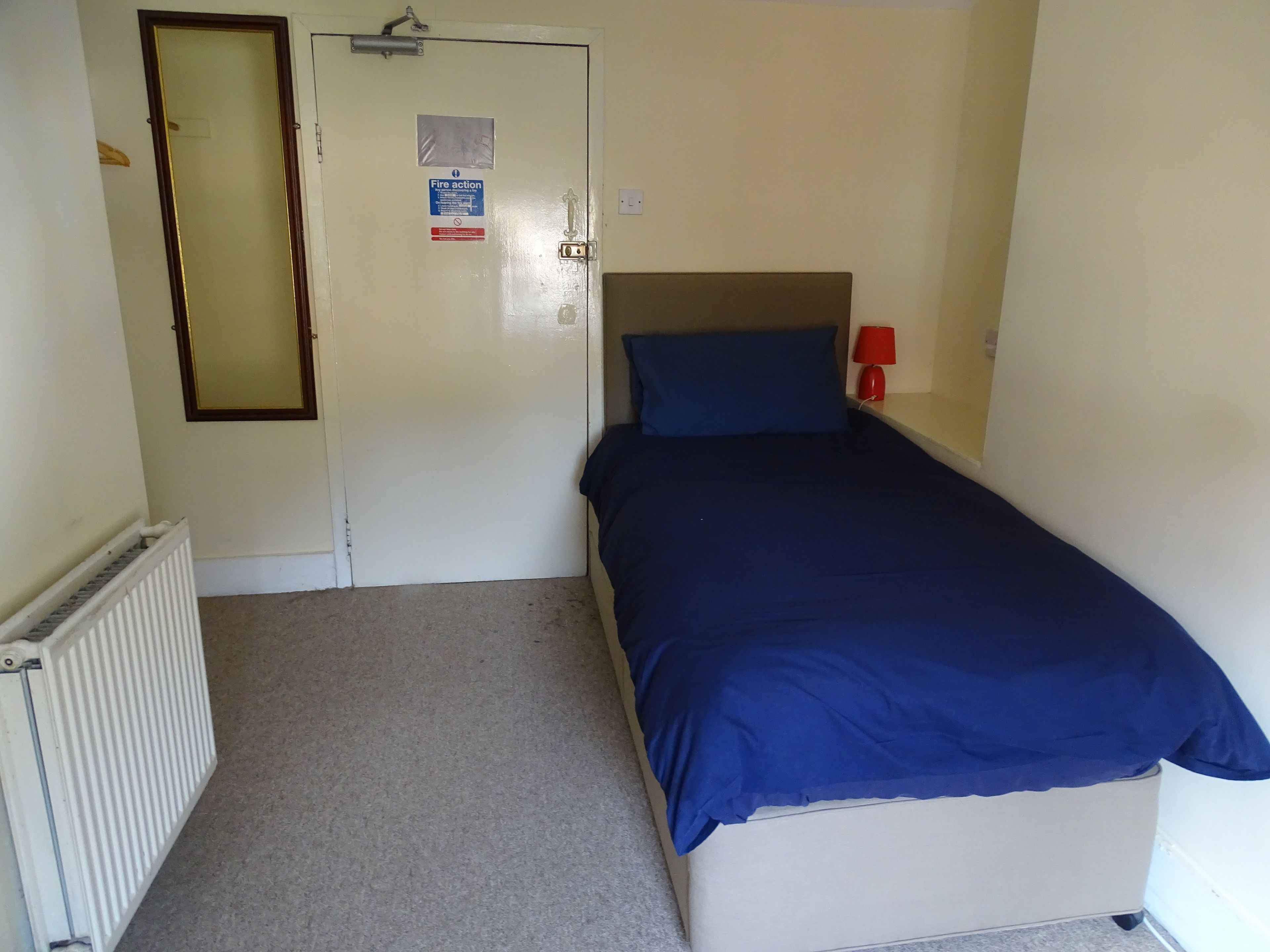 single room | iron/ironing board, free wifi, bed sheets