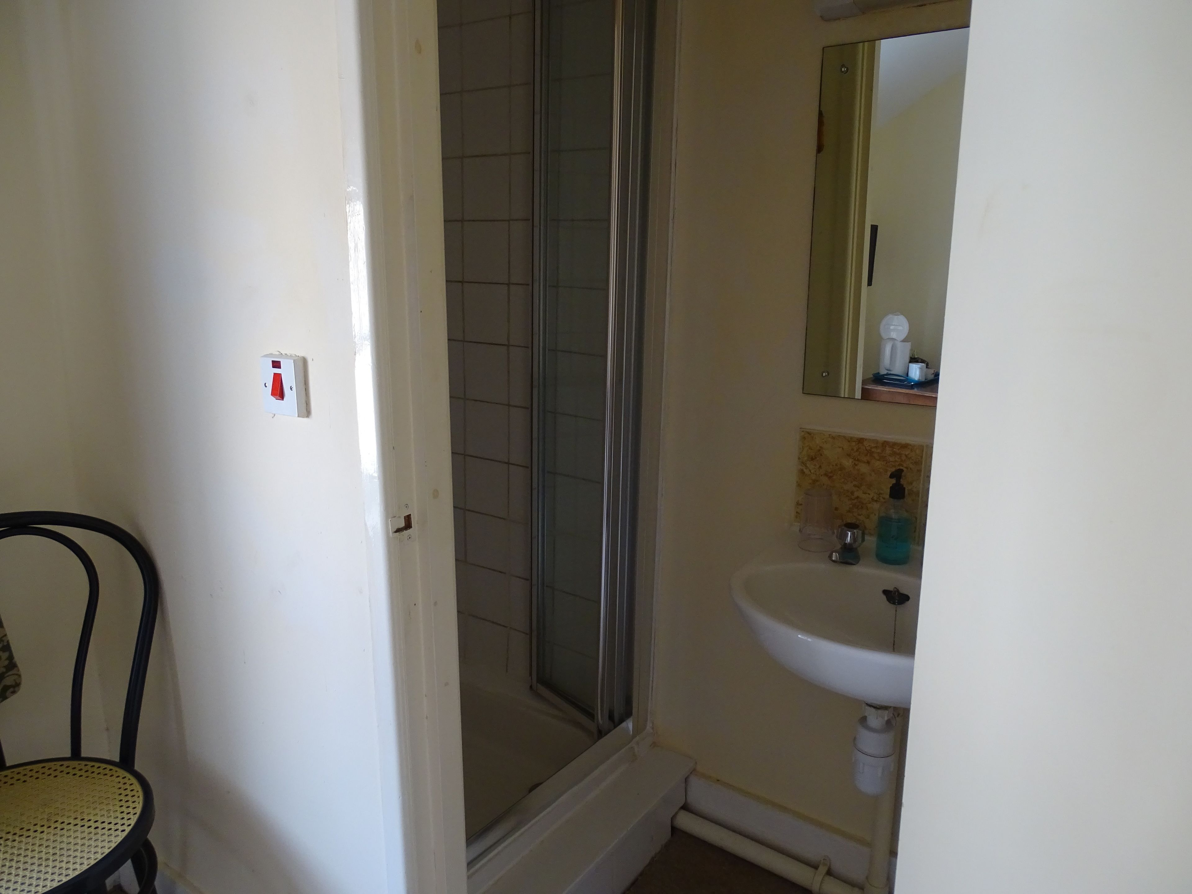 single room | iron/ironing board, free wifi, bed sheets