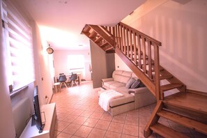 Appartement, 1 chambre | Aire de séjour | Téléviseur à écran plat