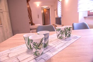 Apartamento, 1 quarto | Opções para refeição no quarto