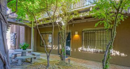 Walk to Old Town -2BR 2BA, bottom floor