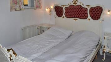 Skrivebord, lydisolering, strygejern/strygebræt, gratis baby-/barnesenge