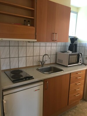 Fridge, microwave, stovetop, coffee/tea maker - Motel Lido (Bredebro)