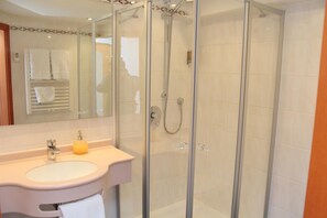 Shower, hair dryer, towels - Sonne (Leinfelden-Echterdingen)