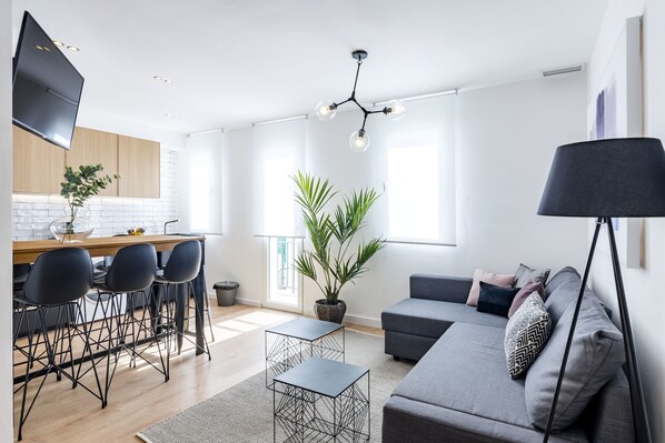 Télévision à écran plat de 36 pouces avec chaînes par câble, télévision