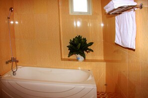 Deluxe Family Room | Bathroom | Free toiletries, hair dryer, slippers, towels - Stay Hue Hotel (Hue)