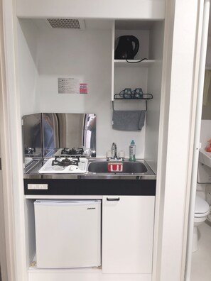 Apartment | Private kitchen | Fridge, microwave, eco-friendly cleaning products, freezer - May Kameido (Tokyo)