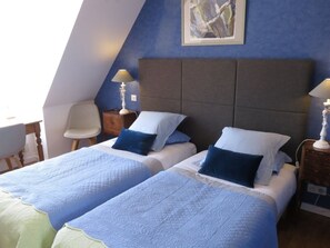 Quarto casal ou duplo conforto, suíte, vista para o jardim (3. Chambre Bleue) | Wi-Fi