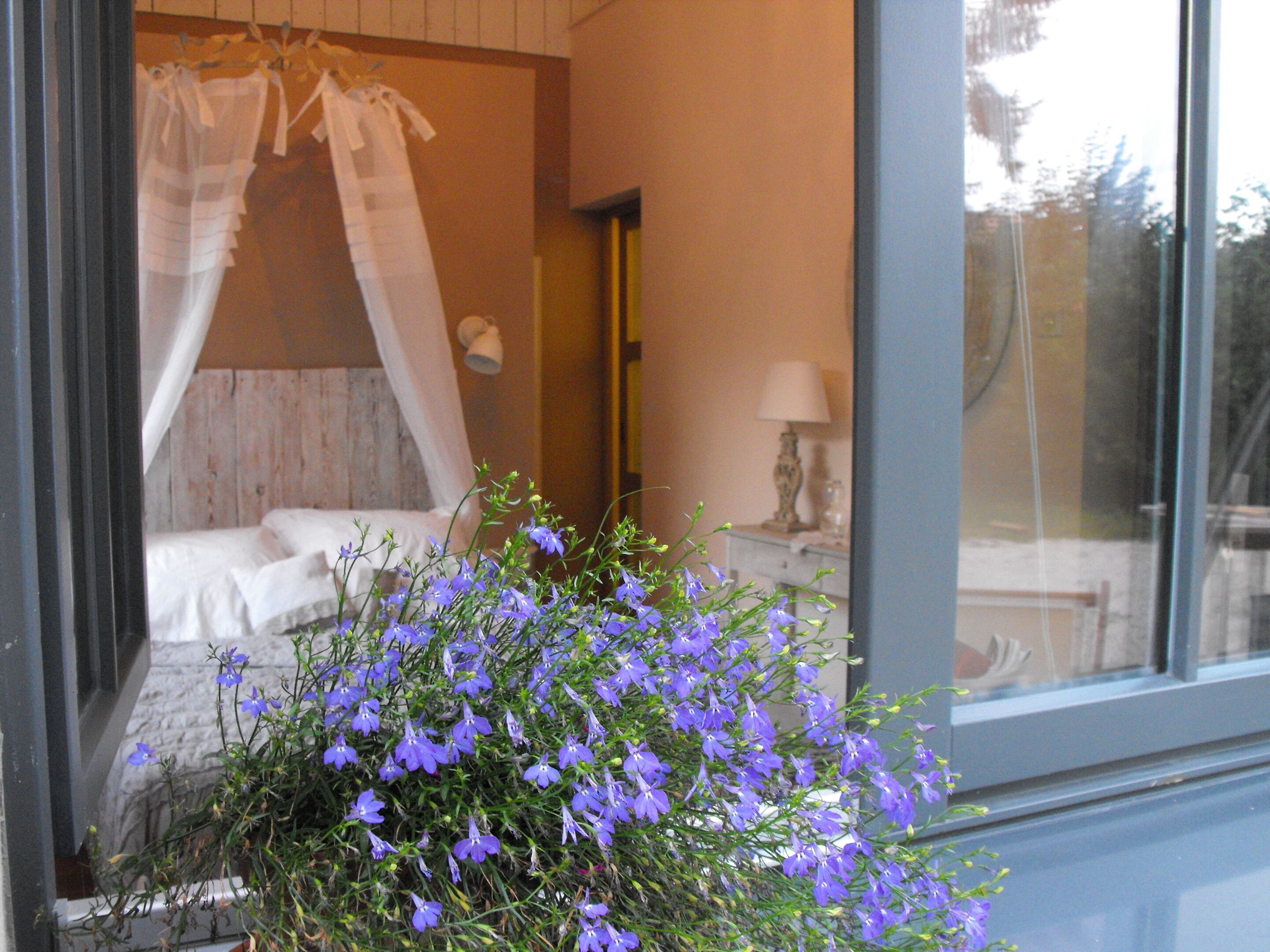 Tweepersoonskamer, en-suite badkamer, uitzicht op tuin (Pâquerettes)