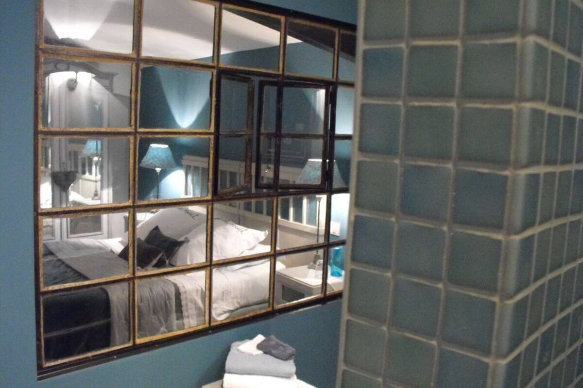 Chambre Double Supérieure, salle de bains attenante, vue jardin (Tourterelle) | Salle de bain