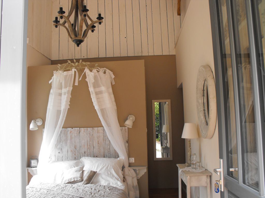 Chambre Double, salle de bains attenante, vue jardin (Pâquerettes)