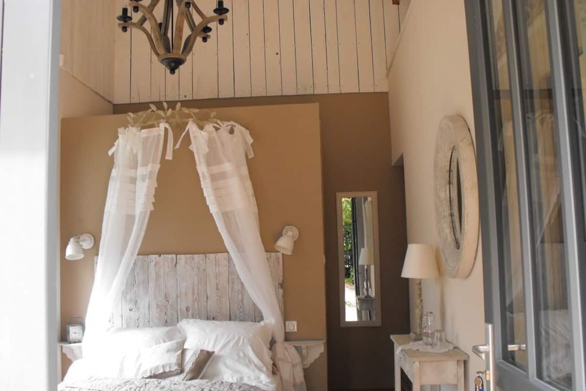 Chambre Double, salle de bains attenante, vue jardin (Pâquerettes)