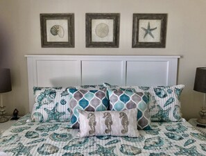 1 slaapkamer, een strijkplank/strijkijzer, gratis wifi, beddengoed