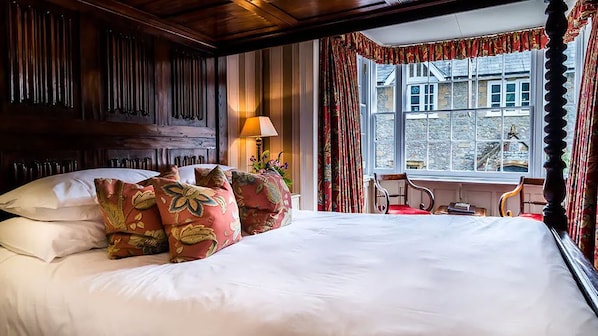 Premium bedding, in-room safe, iron/ironing board, free WiFi - The Acorn Inn (Dorchester)