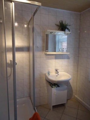 Double Room, 1 King Bed, Non Smoking | Bathroom