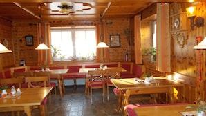 Unclassified image, 2 of 10, button - Hotel Gross (Ringelai)