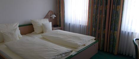 Double Room | Free cots/infant beds, rollaway beds, free WiFi, bed sheets