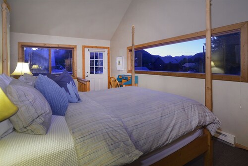 Maroon Bells / A Bit of Crested Butte History/Only One Block off Elk! Hot Tub!