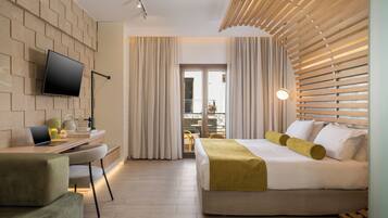 Deluxe Studio Suite | Premium bedding, in-room safe, blackout drapes, soundproofing