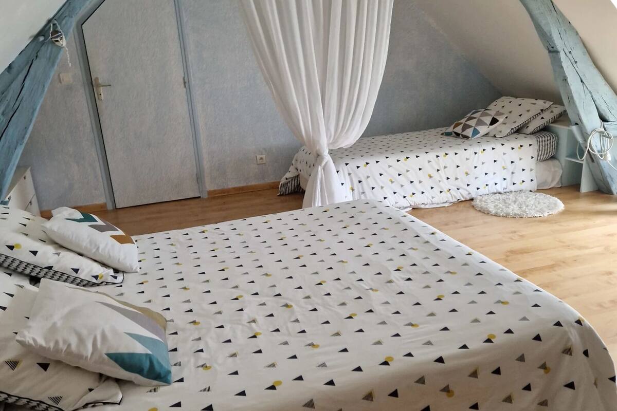 Habitación triple clásica, balcón, vistas al jardín | Wifi gratis