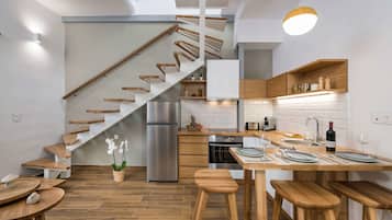 Evlimeni Suites (1st Floor) | Eget kjøkken | Espressomaskin, kaffetrakter/tekoker, kjøleskap og ovn