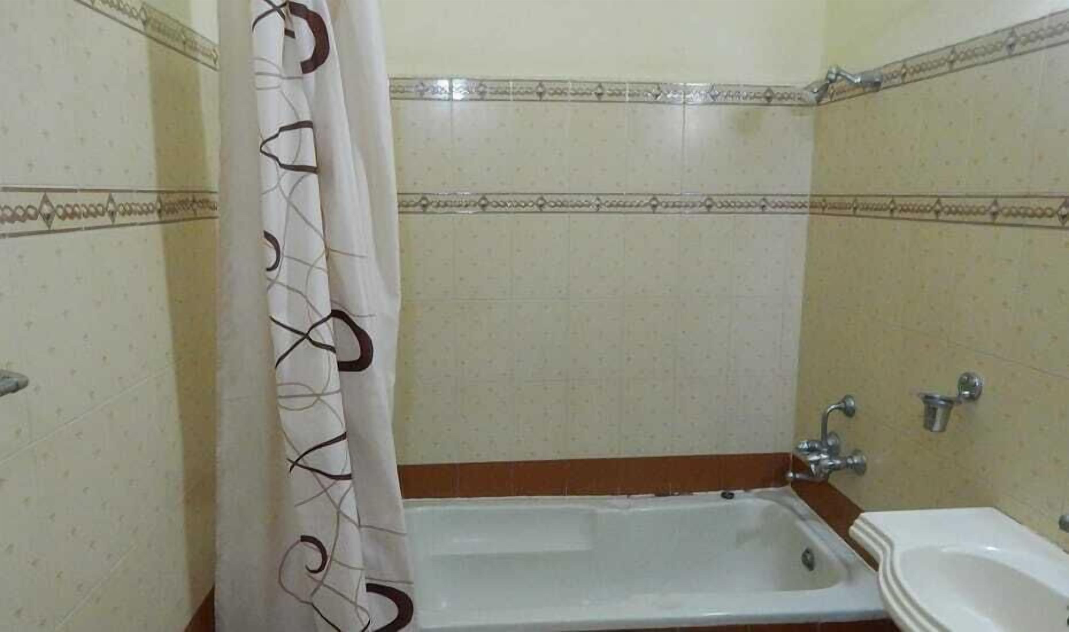Executive Double or Twin Room | Bathroom | Shower, free toiletries, hair dryer
