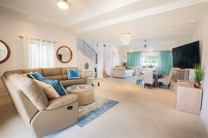 Smart TV, videojuegos, futbolito y tenis de mesa 