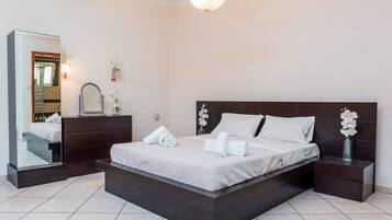 Apartment | 3 bedrooms, desk, soundproofing, free cribs/infant beds