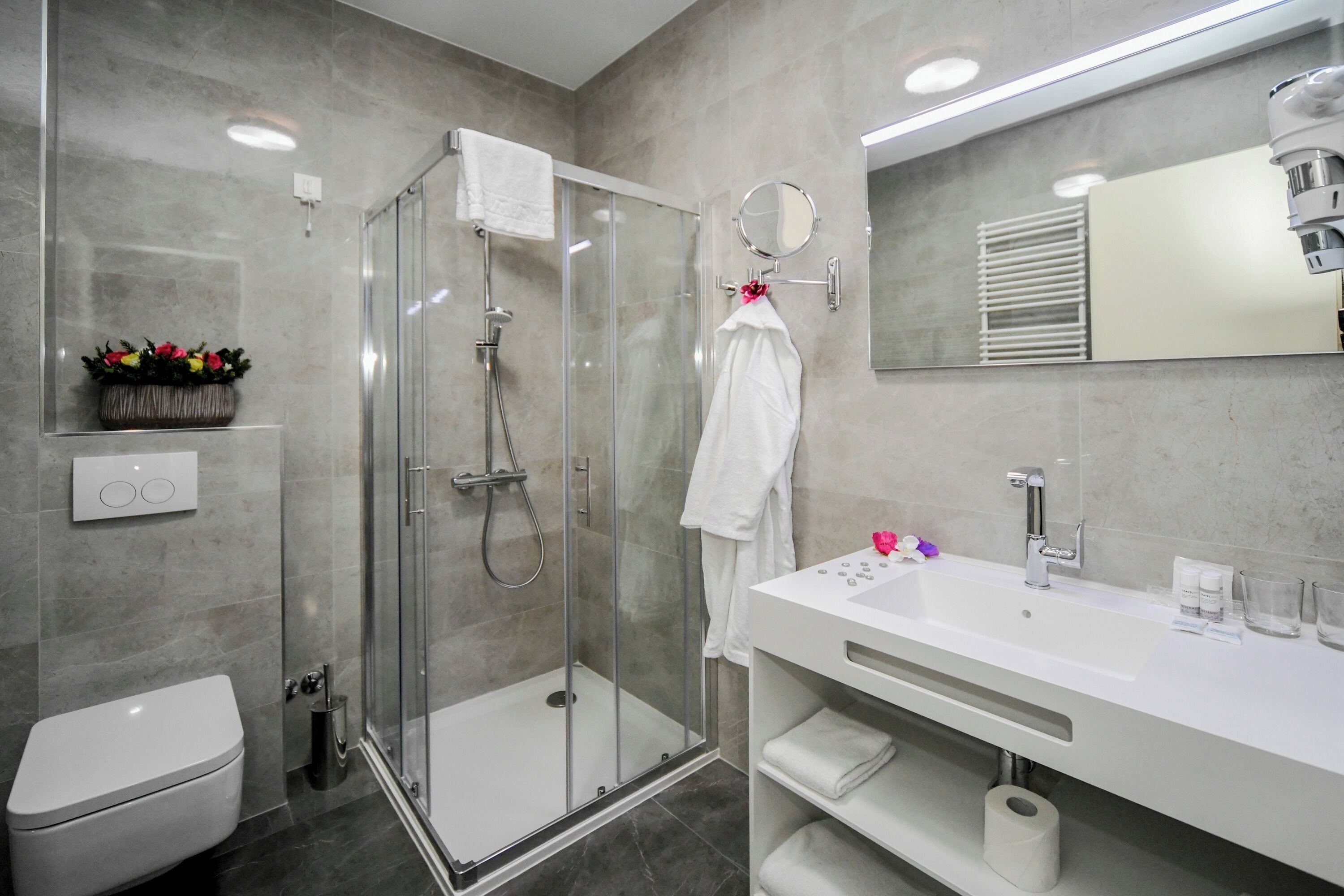 superior double or twin room | bathroom | free toiletries, hair dryer, bathrobes, slippers