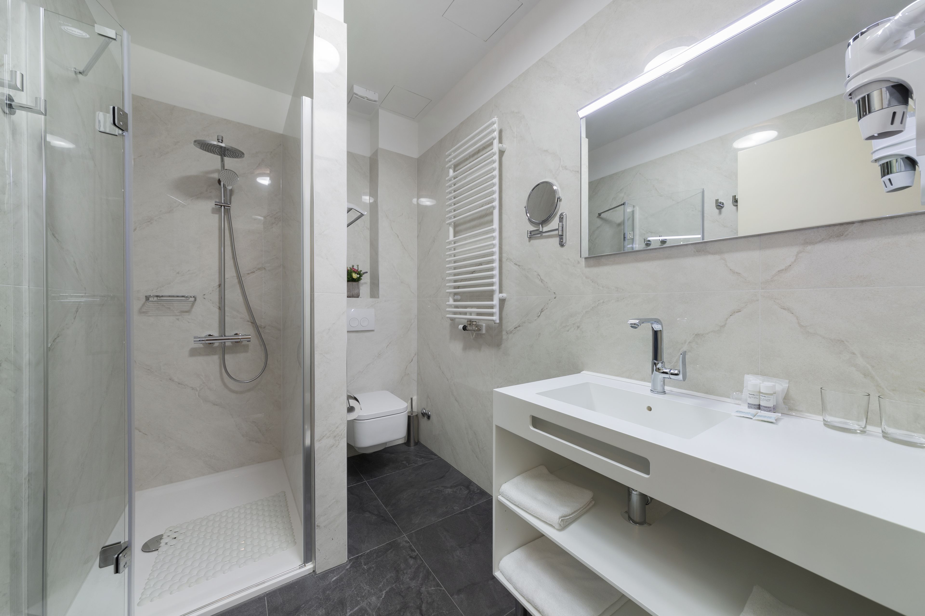 junior suite, 1 bedroom, city view | bathroom | free toiletries, hair dryer, bathrobes, slippers