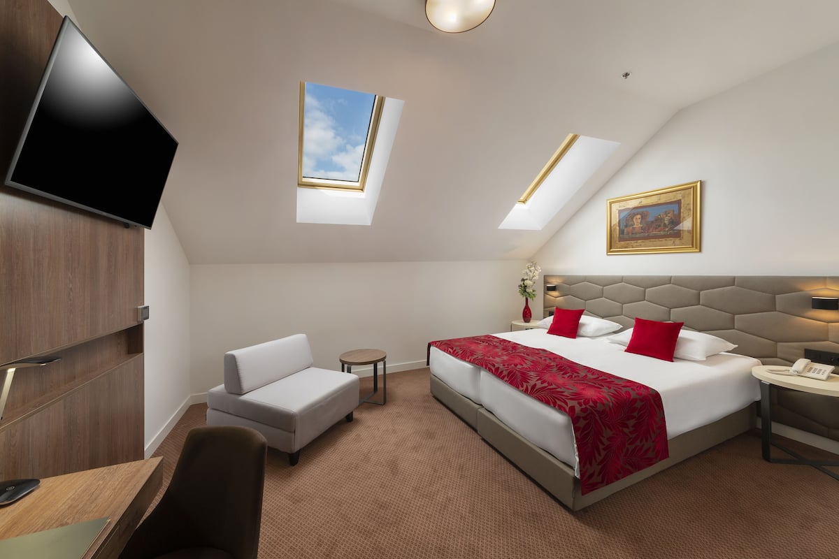 Comfort-Doppel- oder -Zweibettzimmer | 1 Schlafzimmer, Minibar, Zimmersafe, Schreibtisch
