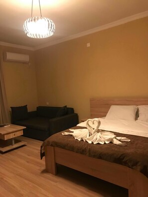 Comfort Double Room, 1 Double Bed, Non Smoking, Mountain View | Free WiFi, bed sheets