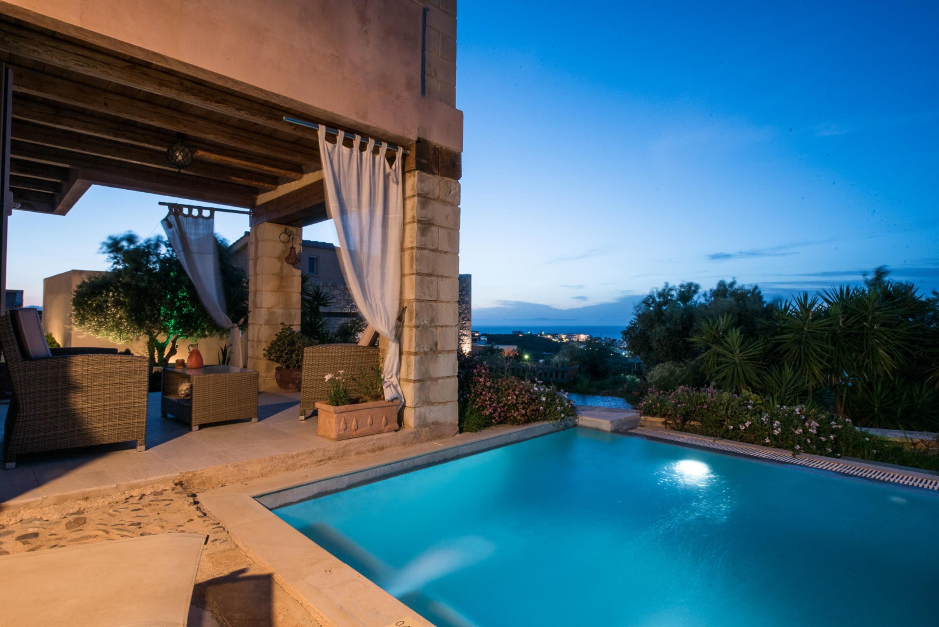 حمام سباحة خاص