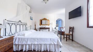 Penthouse 2 Bedroom Apartment | Premium bedding, in-room safe, desk, soundproofing