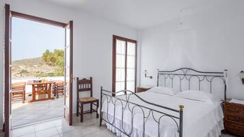 Penthouse 2 Bedroom Apartment | Literie de qualité supérieure, coffres-forts dans les chambres, bureau