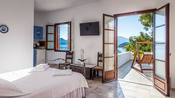 Deluxe Studio | Ropa de cama de alta calidad y caja de seguridad en la habitación